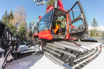 Einen Kindheitstraum erfüllen kann man sich als Co-Pilot im Pistenbully.
