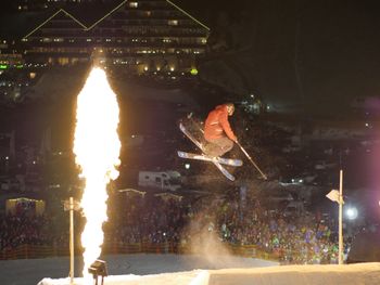 Die Freestyler zeigen bei spektakulären Stunts ihr Können.