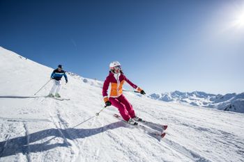 Nach dem Sonnenaufgangs-Frühstück auf 2300 Metern Höhe warten auf uns exklusiv die frisch präparierten Pisten.