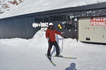 Jedes Mal aufregend: Der Eingang zum legendären „Tunnel des Grandes Rousses“ (3100m). Der Tunnel wird ab 10 Uhr geöffnet, wenn es die Wetterbedingungen zulassen.