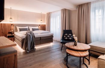 Gemütlichkeit in warmen Tönen: Die Zimmer und Suiten sind alle neu renoviert.