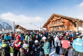 Ein Barkeeper einer Après-Ski-Bar war der erste bestätigte Coronafall in Ischgl.