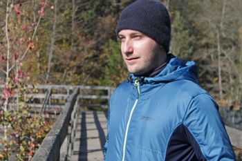 Die Kapuze der Caurus Wool kann individuell eingestellt werden.