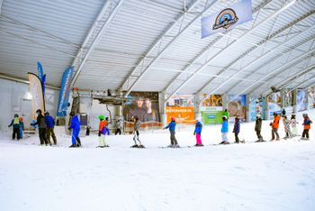 Skifahren lernen in der Halle - das ist in den Niederlanden völlig normal, wie hier im SnowPlanet Amsterdam.