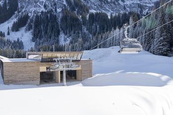 Die Talstation der am Ifen in der Wintersaison 2016/2017 in Betrieb genommenen Olympiabahn.