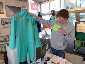 Lässige Wintermode aus Recyclingmaterialien