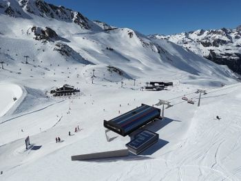 Die neue Sesselbahn bringt Wintersportler komfortabel auf den Höllkar.