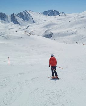 Auch im April sind die Pisten in Ischgl noch in Topform – bestens präpariert, griffig und ideal für lange Skitage.