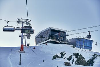 The 2G rule applies to cable cars, but masks are no longer compulsory.