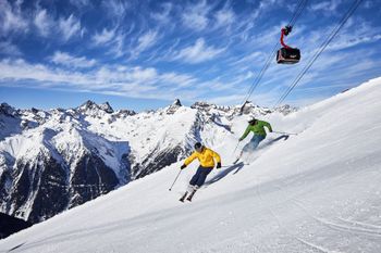 Knapp 240 Pistenkilometer auf beiden Seiten der Grenze erwarten Skifahrer in der Silvretta-Arena Ischgl-Samnaun.