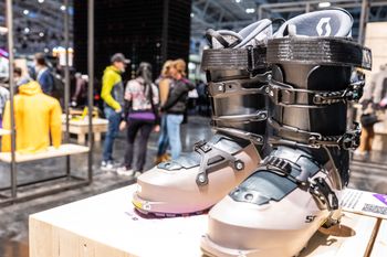 Der Cosmos Re-Source von SCOTT ist ein nachhaltiger Tourenskischuh.