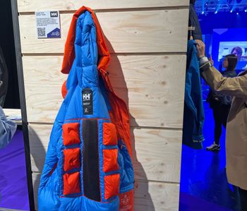 Die Konstruktion des Escape Down H2Flow Parka sorgt für eine optimierte Luftzirkulation und Verteilung der Wärme.