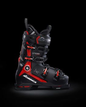 The Speedmachine 3 130 S (GW) from Nordica lives up to its name.