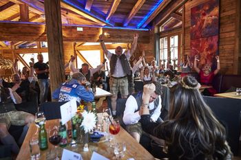 Nach über sieben Jahren Vorbereitungszeit war der Saalbacher Jubel bei der Vergabe riesig.