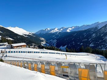 Das Sunny Mountain Kindergelände in Kappl hat zwei überdachte Zauberteppiche.