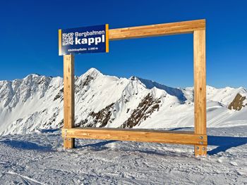 Von der Bergstation der Alblittkopfbahn hast du einen tollen Blick auf die Quellspitze und das Freeride-Gebiet in Kappl.