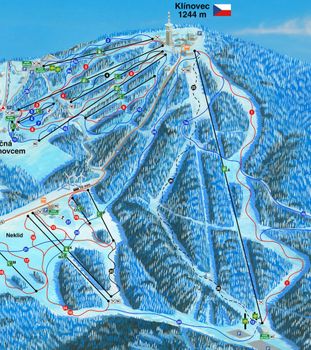 Die blaue Rondo-Piste (24) verbindet Neklid mit dem Skigebiet Klínovec.