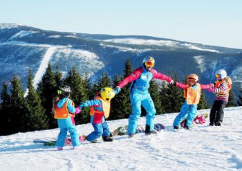 Für die Kleinsten gibt es sanfte Hänge und viele Skischulen.