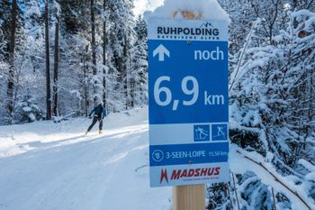 Mehrere Loipen führen durch das Klein Kanada des Chiemgaus.