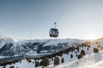 Schöneben liegt am Reschenpass, nahe dem Dreiländereck zwischen Südtirol, Österreich und Schweiz.