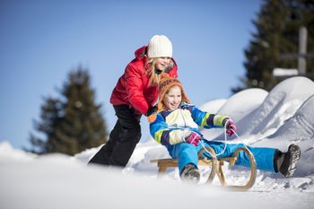 Rodelspaß pur! Alle 5 Skigebiete rund um Meran laden zum Rodeln auf Naturbahnen ein.