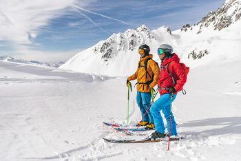 Auf zur nächsten Skitour mit der neuen La Grave Touring-Kollektion von Schöffel.