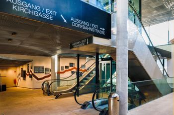 Hell, barrierefrei und kinderwagentauglich - so präsentieren sich die neuen Stationen.