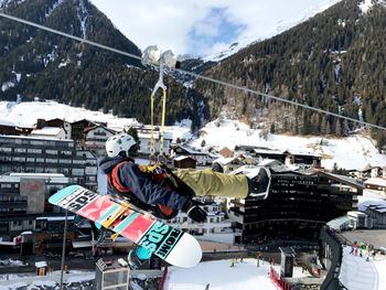 Beim Flug mit dem Skyfly erreichst du, 50 Meter über dem Boden hängend, Geschwindigkeiten bis zu 84 km/h.