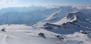 Bis übern Maifeiertag kann man noch am Nebelhorn in Oberstdorf Skifahren.