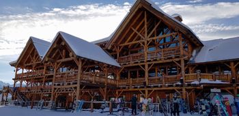 Die Restaurants und Lodges sind mit Einschränkungen und Maskenpflicht geöffnet.