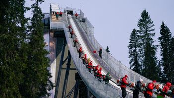 Sieben Skisprung-Wettbewerbe werden auf den zwei Schanzen ausgetragen.