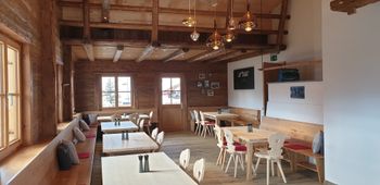 Modern-alpines Ambiente in der neuen Gastronomie s'Urbar am Fellhorn.