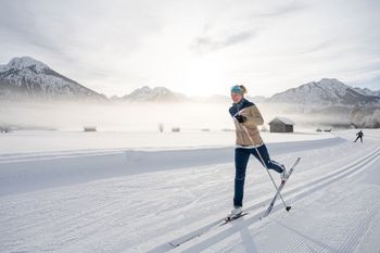 Langlaufen bei Frühnebel im Ösch