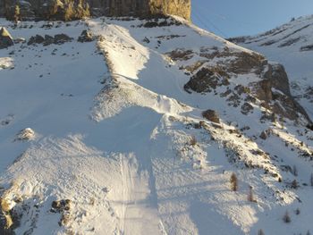With a gradient of 46 degrees, only very good skiers should venture onto the Black Wall.