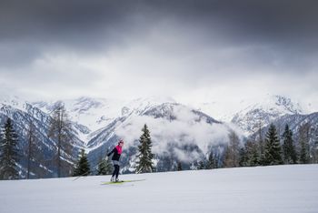 Im Loipennetz zwischen Osttirol und den Dolomiten erwarten dich perfekt präparierte Loipen und traumhafte Ausblicke.