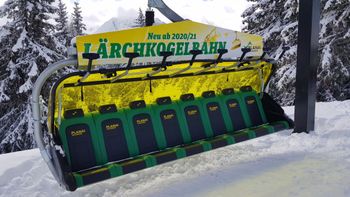 Die neuen 8er-Sessel sind mit Wetterschutzhauben ausgestattet.