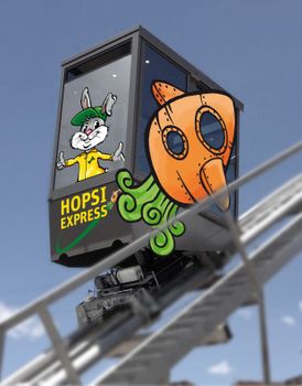 Natürlich darf Maskottchen Hopsi auf dem neuen Express nicht fehlen.