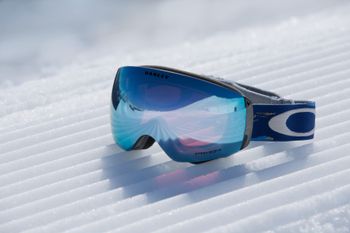 Prizm™ Snow Gläser helfen dabei, Details im Schnee besser zu erkennen.