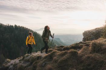 Beim Active Hiking bestimmst du das Tempo selbst, ganz ohne Gipfelzwang.