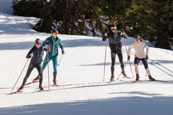 Vielseitig ist auch das Angebot an Langlaufbekleidung.