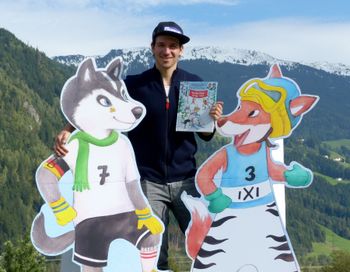 Ski-Star Felix Neureuther präsentiert im Zillertal sein neues Kinderbuch.