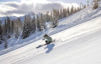 Hier erwartet dich Pistenvielfalt für Groß und Klein.