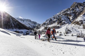 Rund um Samnaun laden herrliche Wege zum Winterwandern ein.