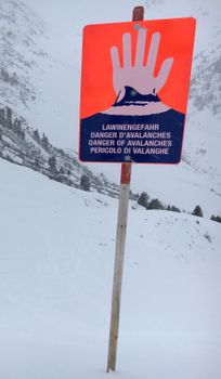 Wegen Lawinengefahr sind viele Pisten und Straßen derzeit gesperrt.