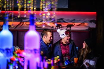 Nur Sitzplätze mit Abstand: Aprés-Ski in der gewohnten Form wird es in Sölden heuer nicht geben.