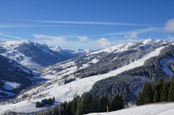 Einen Tag vor dem Saisonstart am 30.11. sind die Pisten in Saalbach bereit für die ersten Skifahrer.