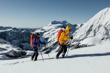 Salewa setzt in der neuen Kollektion auf Premium-Materialien wie Gore-Tex, YKK Zips und Schoeller.