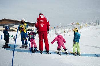 Die Qualitätsgeprüften Skiregionen zeichnen sich u.a. durch hervorragende Skischulen aus.