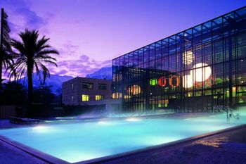 Nach einem langen Skitag kann man in der Therme Meran herrlich entspannen.