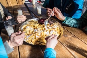 Leckerer Kaiserschmarrn nach Original-Rezept - wie das geht, erfahrt ihr unten im Video!